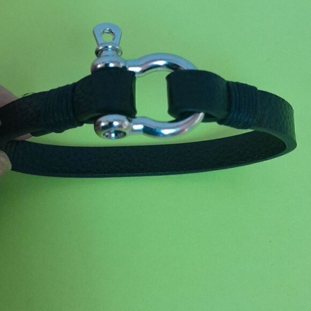 Unisex Leather Hasp Bracelet...NEW....